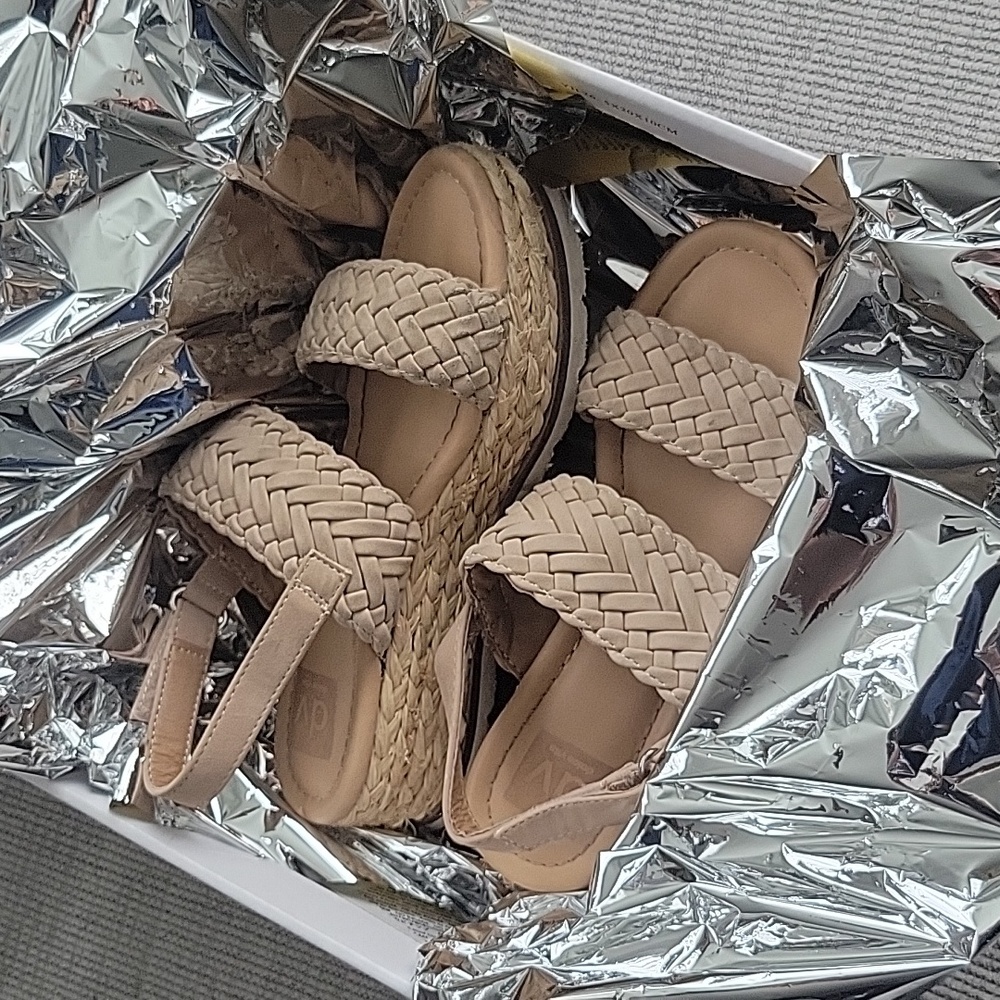 Tan wedge’s size 1